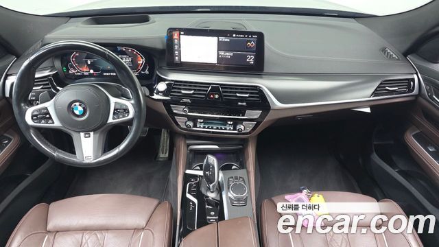 BMW Gran Turismo 2023 — photo 10