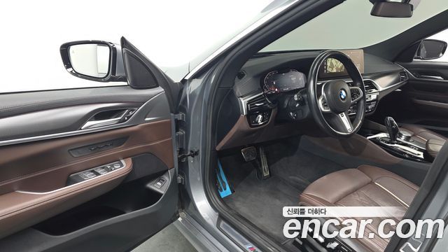 BMW Gran Turismo 2023 — photo 13