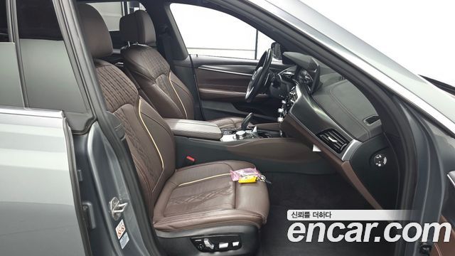 BMW Gran Turismo 2023 — photo 17