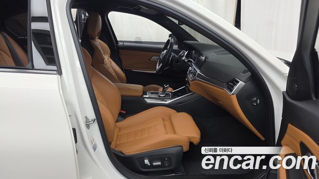 BMW 3-Series 2022 — photo 17