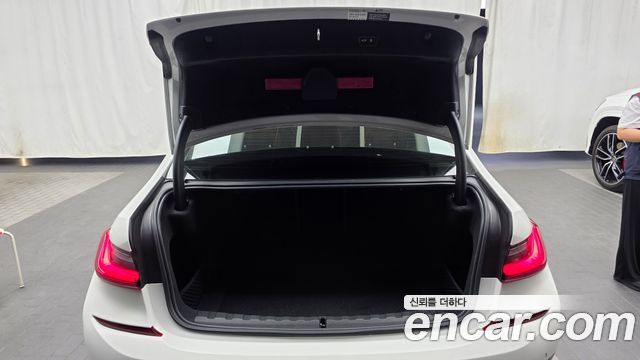 BMW 3-Series 2022 — photo 26