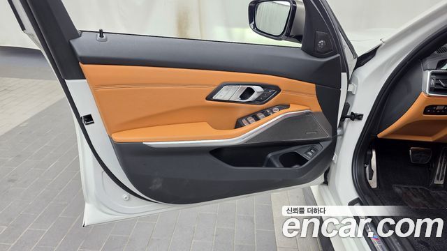 BMW 3-Series 2022 — photo 14