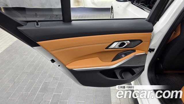 BMW 3-Series 2022 — photo 15