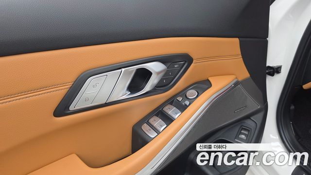 BMW 3-Series 2022 — photo 28