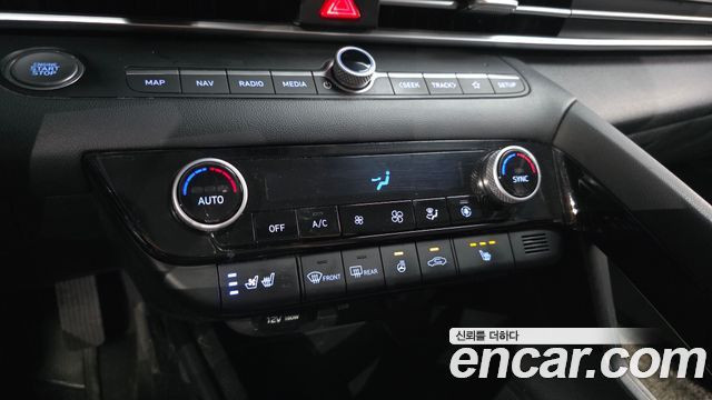 Hyundai AVANTE 2021 — photo 19