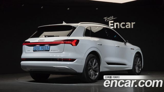 Audi e-tron 2021 — photo 2