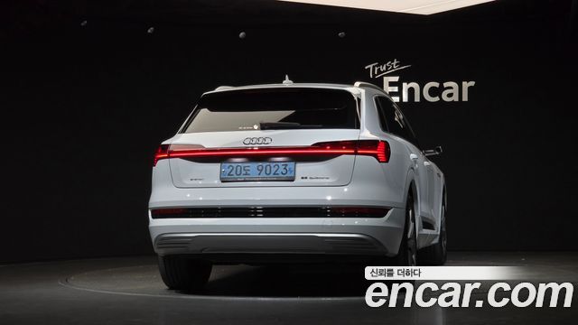 Audi e-tron 2021 — photo 4