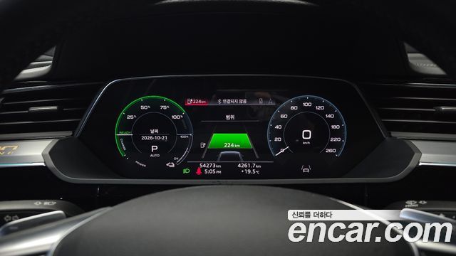Audi e-tron 2021 — photo 8