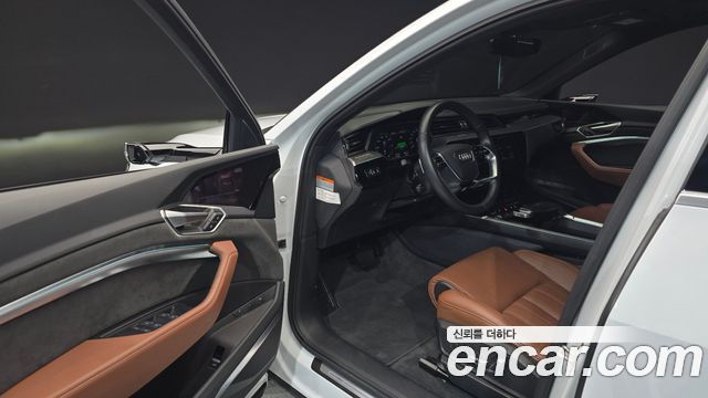 Audi e-tron 2021 — photo 10