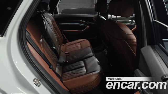 Audi e-tron 2021 — photo 11