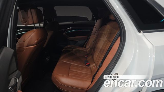 Audi e-tron 2021 — photo 12