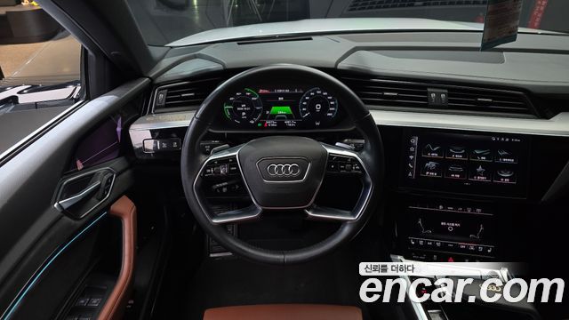 Audi e-tron 2021 — photo 13