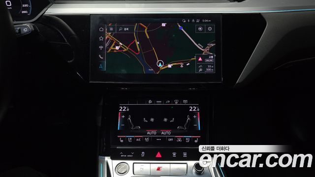 Audi e-tron 2021 — photo 14