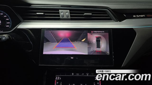 Audi e-tron 2021 — photo 15