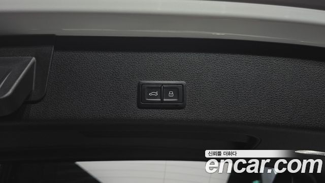 Audi e-tron 2021 — photo 20