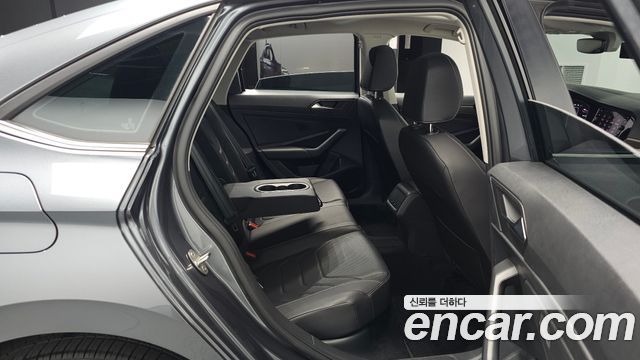 Volkswagen Jetta 2021 — photo 11