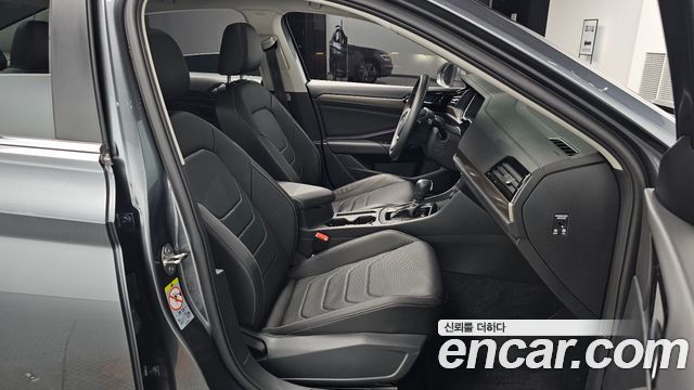 Volkswagen Jetta 2021 — photo 12