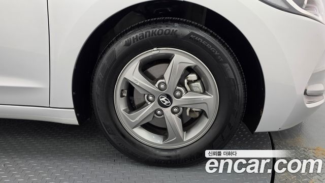 Hyundai AVANTE 2017 — photo 5