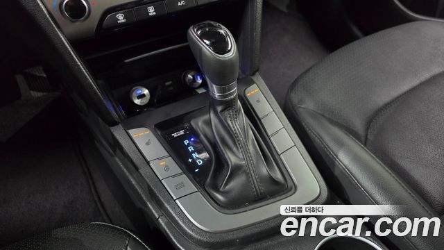 Hyundai AVANTE 2017 — photo 9