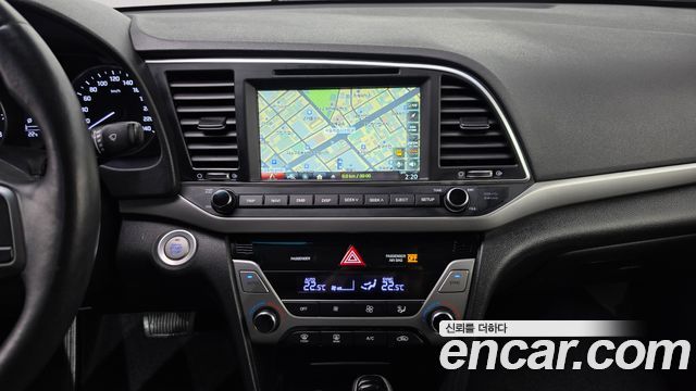 Hyundai AVANTE 2017 — photo 12