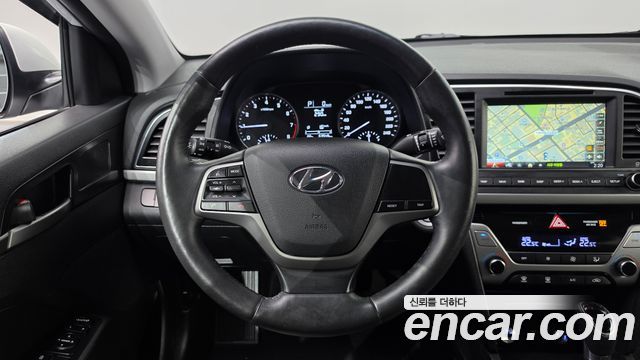 Hyundai AVANTE 2017 — photo 14