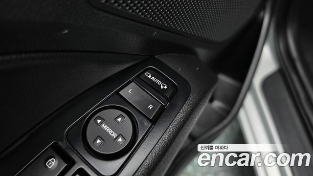 Hyundai AVANTE 2017 — photo 18