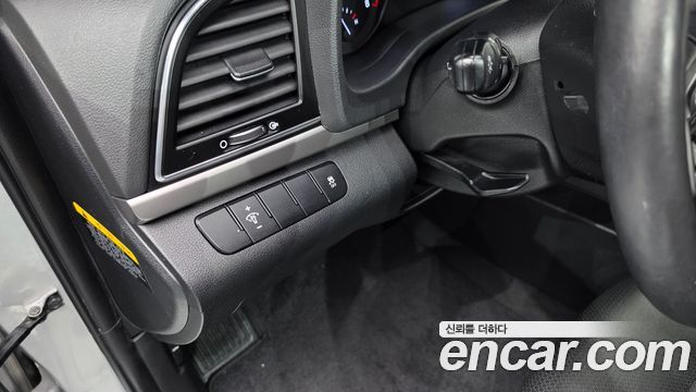 Hyundai AVANTE 2017 — photo 20