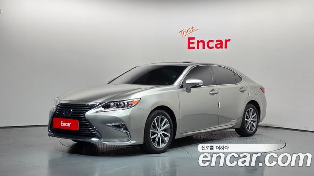 Lexus ES 2017 — photo 1