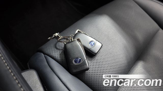 Lexus ES 2017 — photo 15