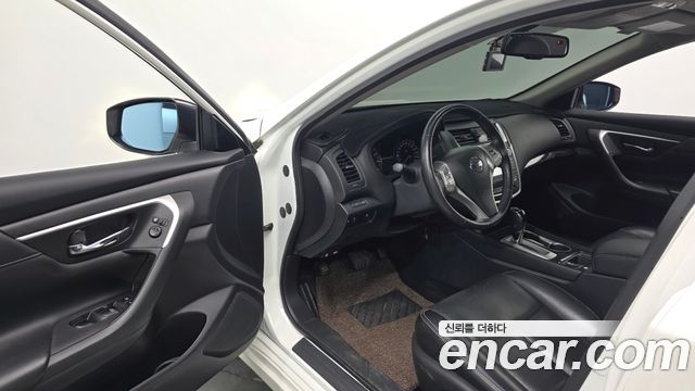 Nissan Altima 2017 — photo 10