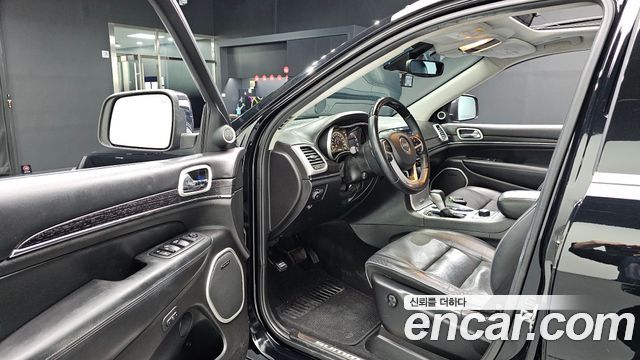 Jeep Cherokee 2019 — photo 13