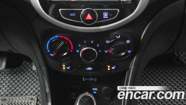 Hyundai Accent 2015 — photo 16