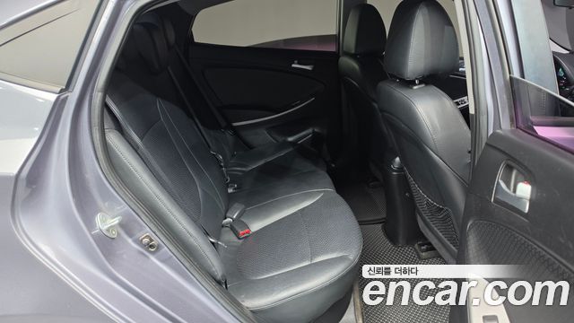 Hyundai Accent 2015 — photo 19