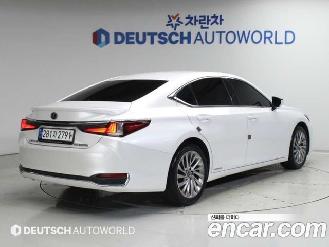 Lexus ES 2019 — photo 2