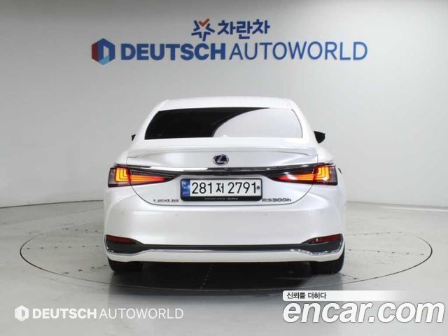 Lexus ES 2019 — photo 4