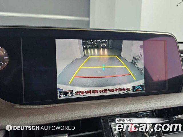 Lexus ES 2019 — photo 15