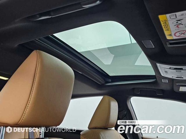 Lexus ES 2019 — photo 18