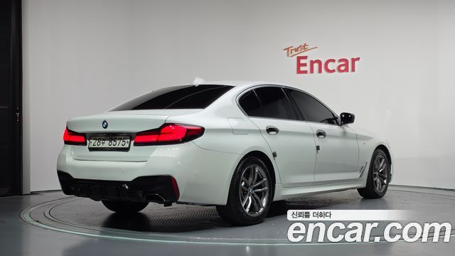 BMW 5-Series 2018 — photo 2