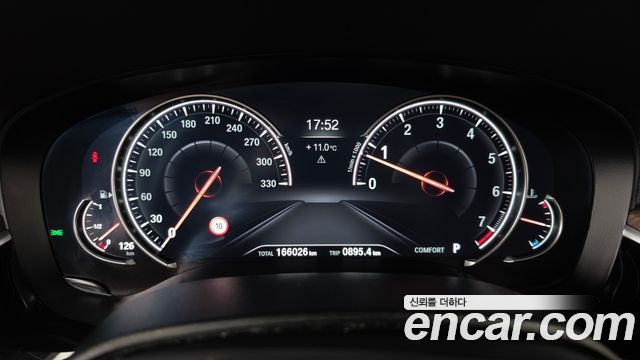 BMW 5-Series 2018 — photo 8
