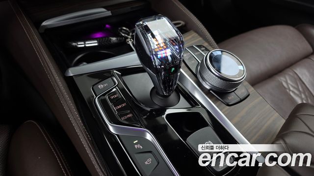 BMW 5-Series 2018 — photo 9