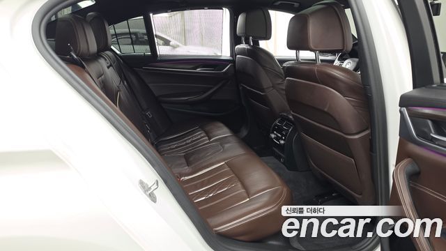 BMW 5-Series 2018 — photo 12