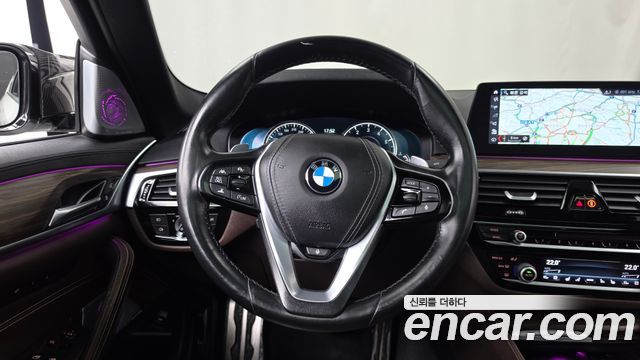 BMW 5-Series 2018 — photo 13