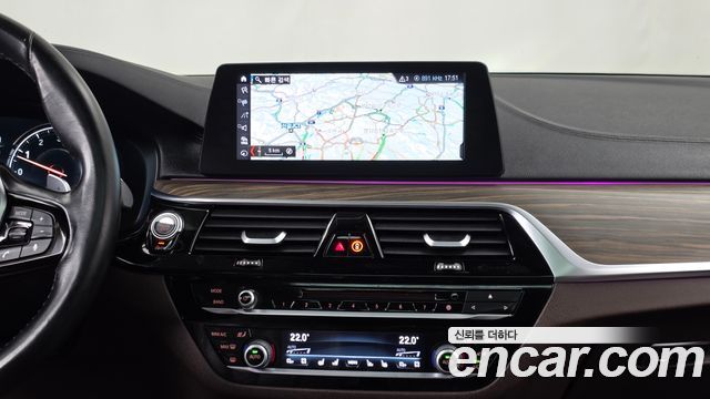 BMW 5-Series 2018 — photo 14