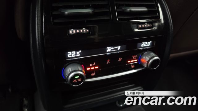 BMW 5-Series 2018 — photo 19