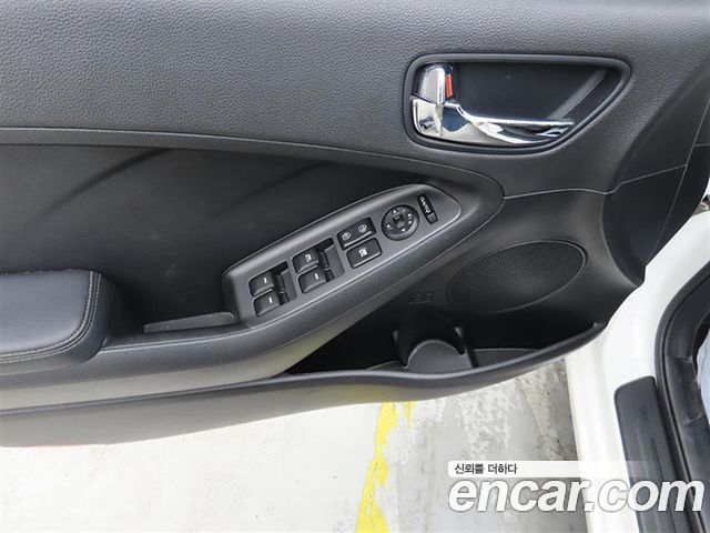 Kia K3 2013 — photo 11