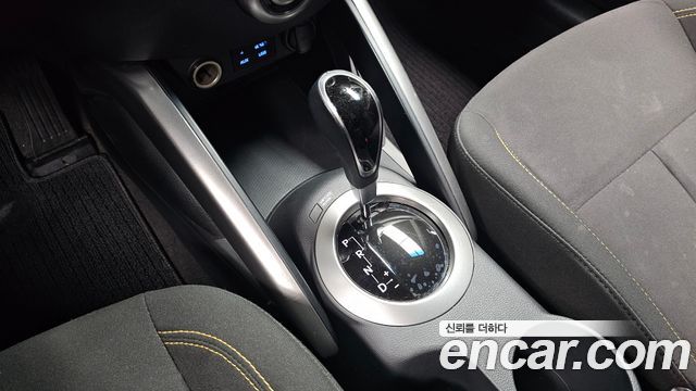 Hyundai Veloster 2017 — photo 12
