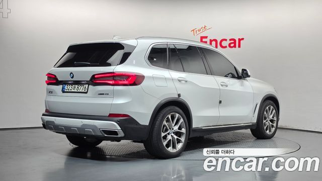 BMW X5 2021 — photo 2