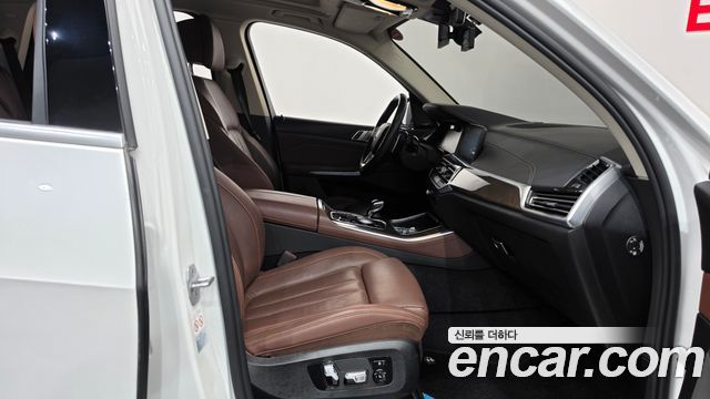 BMW X5 2021 — photo 11