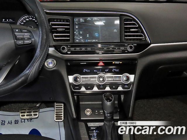 Hyundai AVANTE 2019 — photo 11