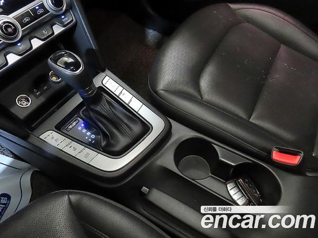 Hyundai AVANTE 2019 — photo 12